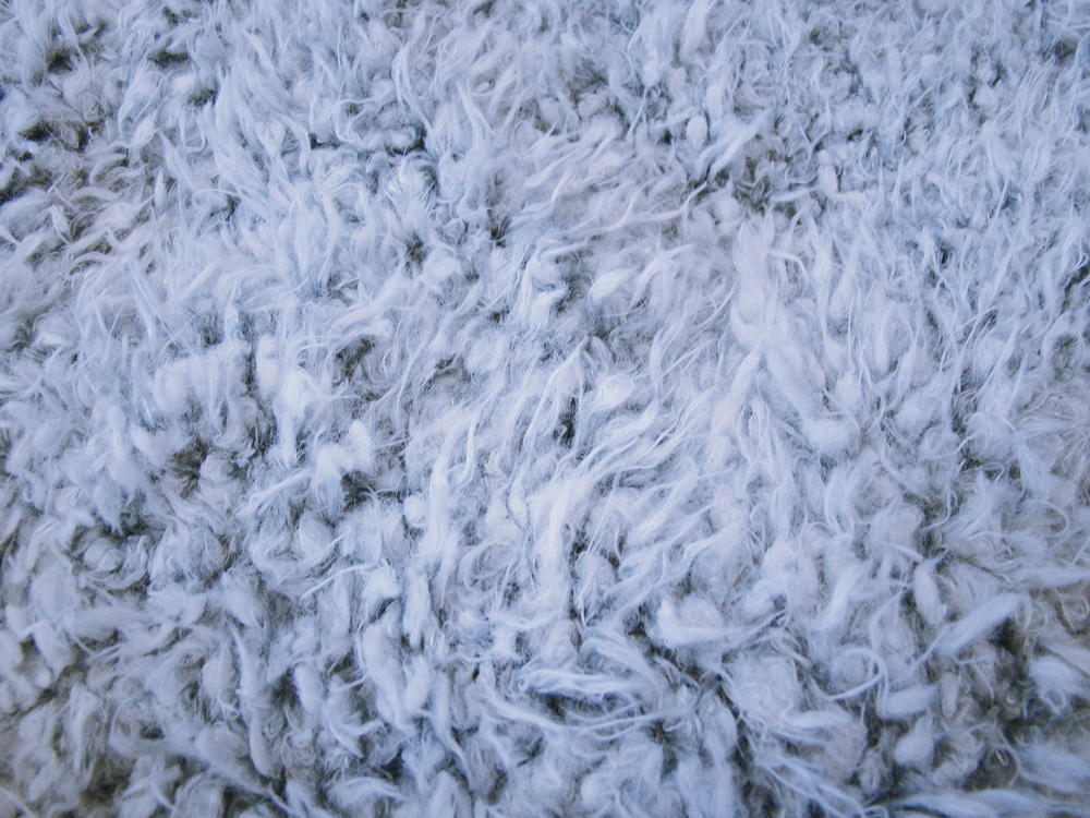 Хутряна овальна лежанка із бортиками для собак та котів Nanda Nobby Хутряна овальна лежанка із бортиками для собак та котів Nanda Nobby