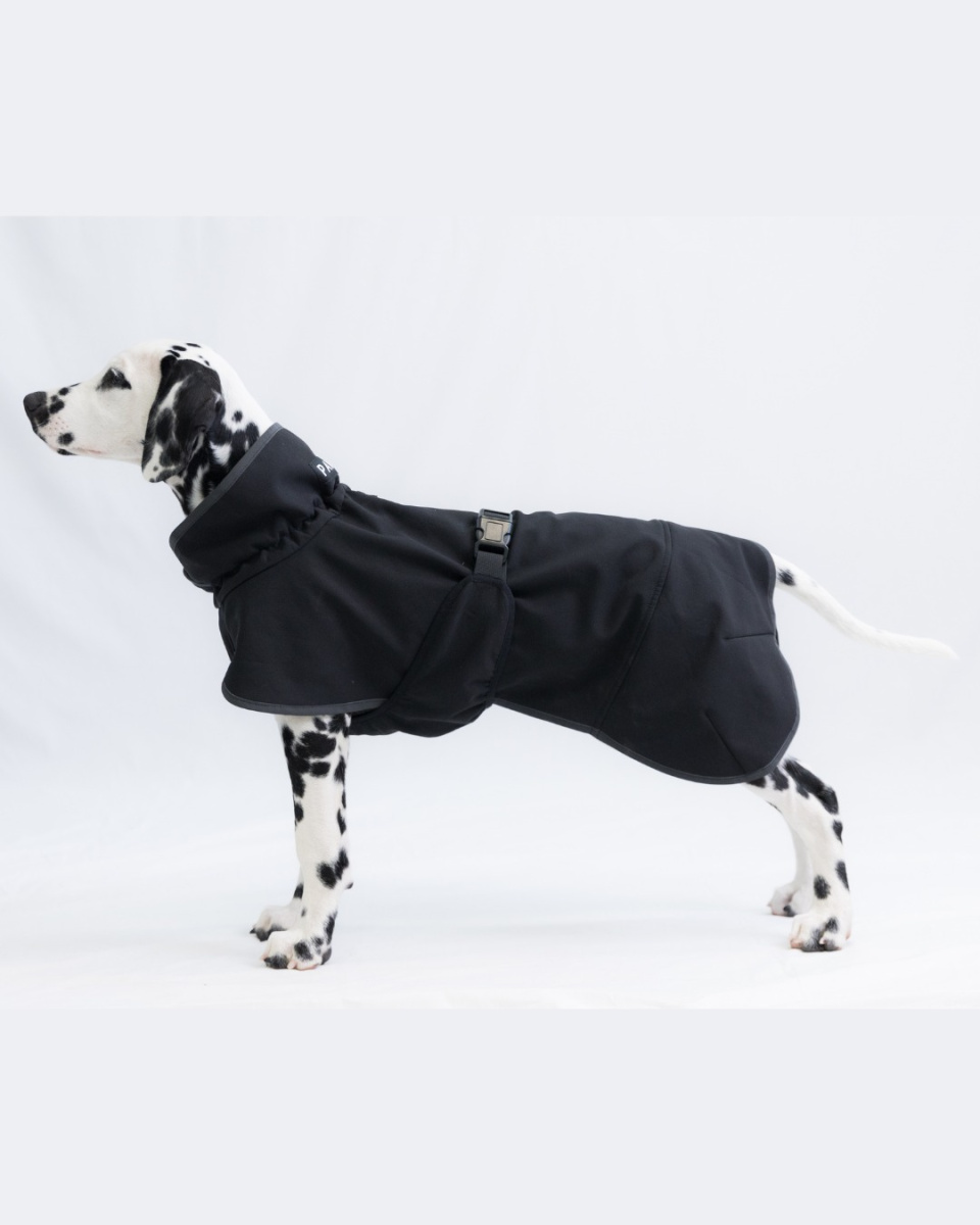 Водонепроникна відновлююча куртка на FIR-підкладці для собак PAIKKA Recovery Softshell Jacket Black Водонепроникна відновлююча куртка на FIR-підкладці для собак PAIKKA Recovery Softshell Jacket Black
