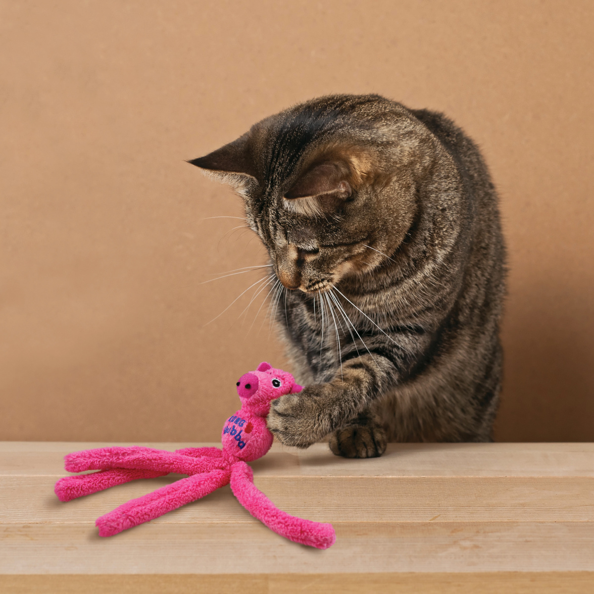 KONG Cat Wubba Bunny Інтерактивна іграшка для кота Кролик Вубба із дзвіночком та котячою м'ятою